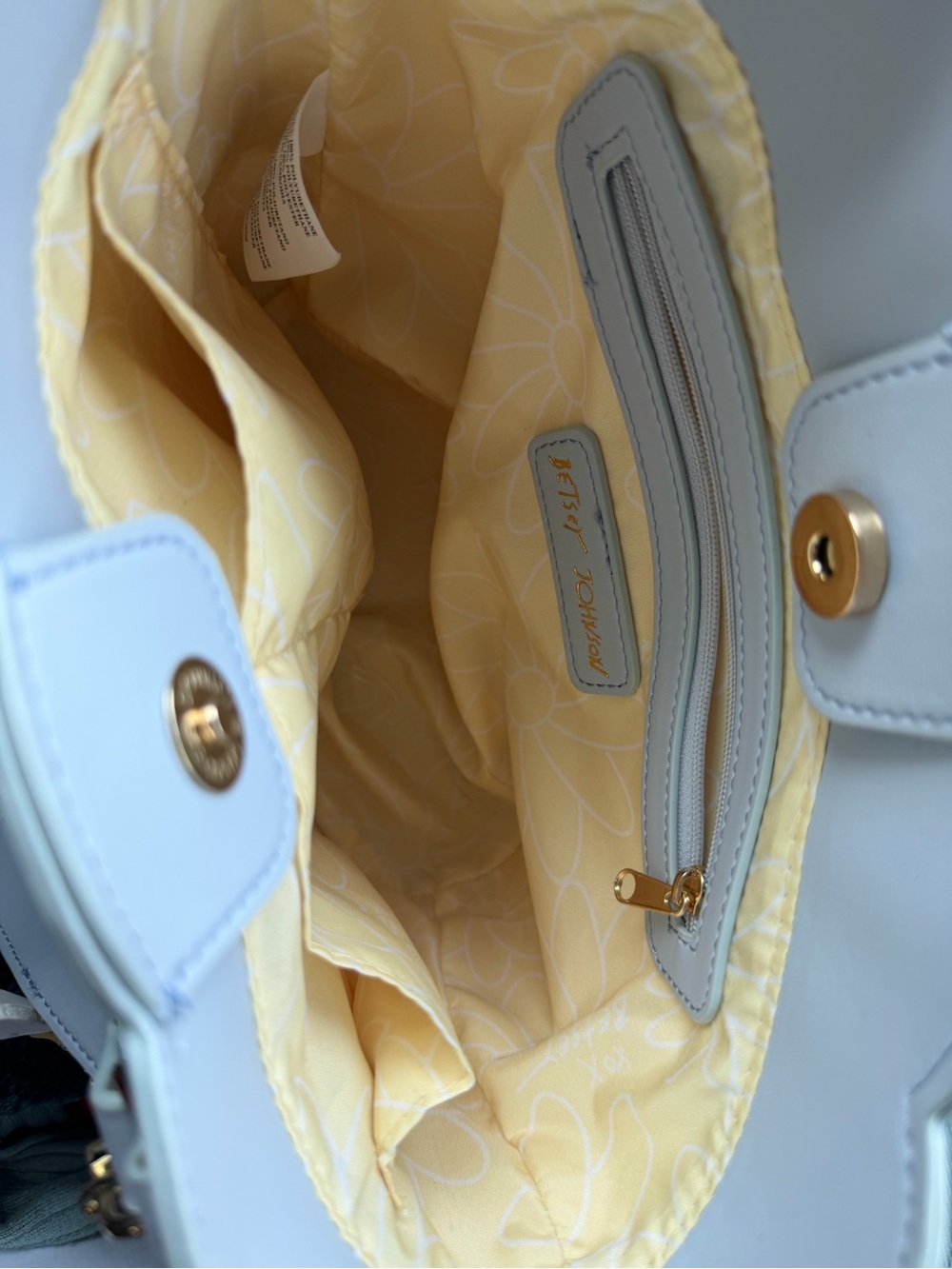 Betsey Johnson Light Blue Gingham Daisy Bucket Bag with White Daisy Charm - Picture 3 of 3
